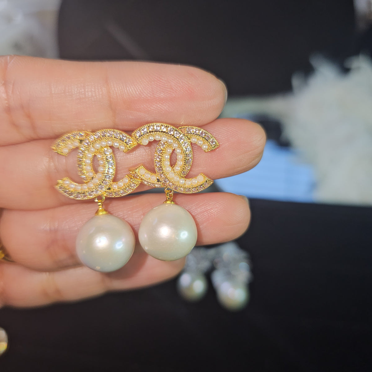 Dangling Stud Earrings in Fresh Water Pearl
