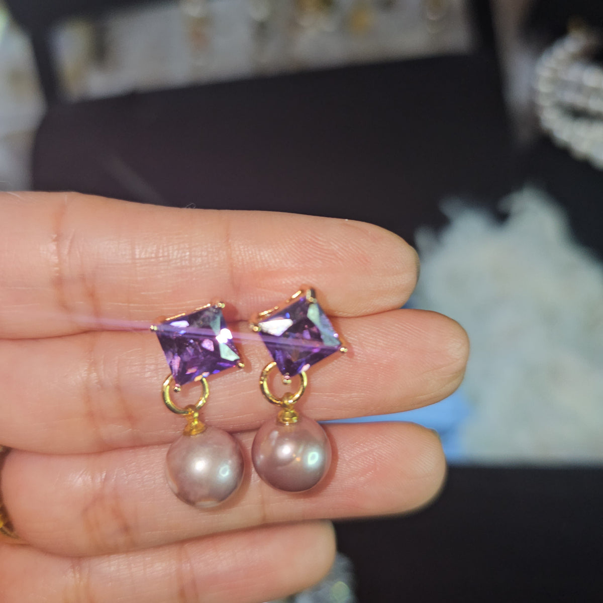 Stud Earrings in Fresh Water Pearl