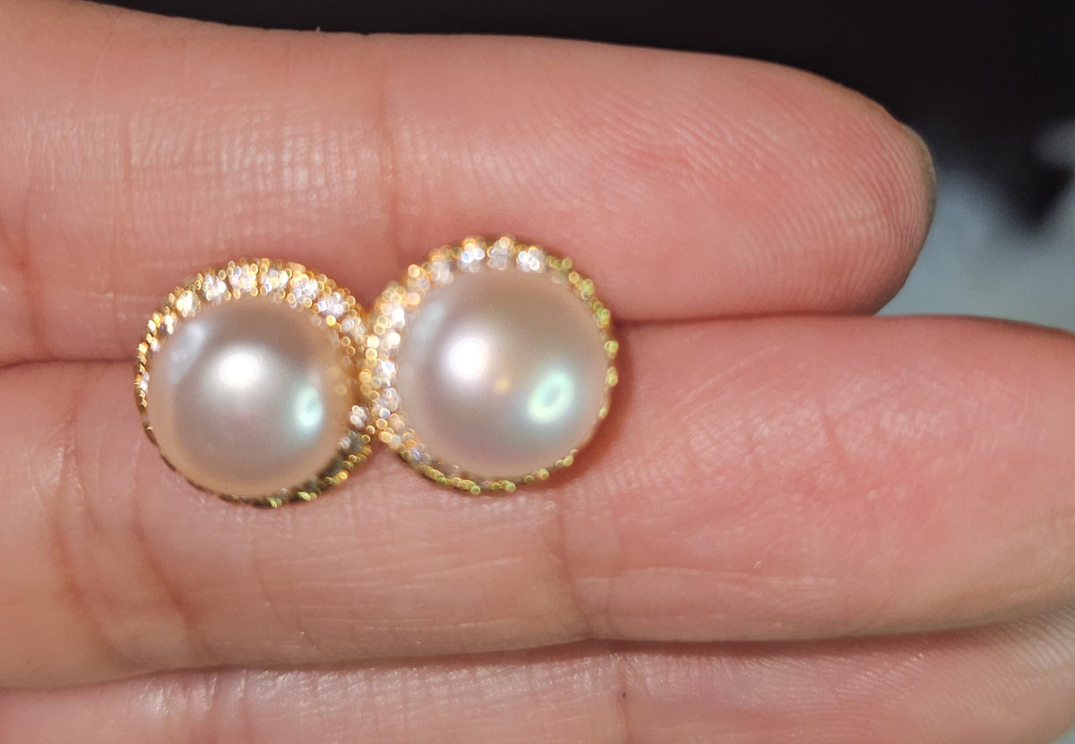 Stud Earrings in Fresh Water Pearl