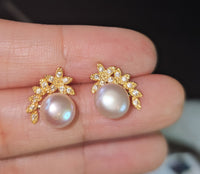 Stud Earrings in Fresh Water Pearl