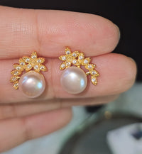 Stud Earrings in Fresh Water Pearl