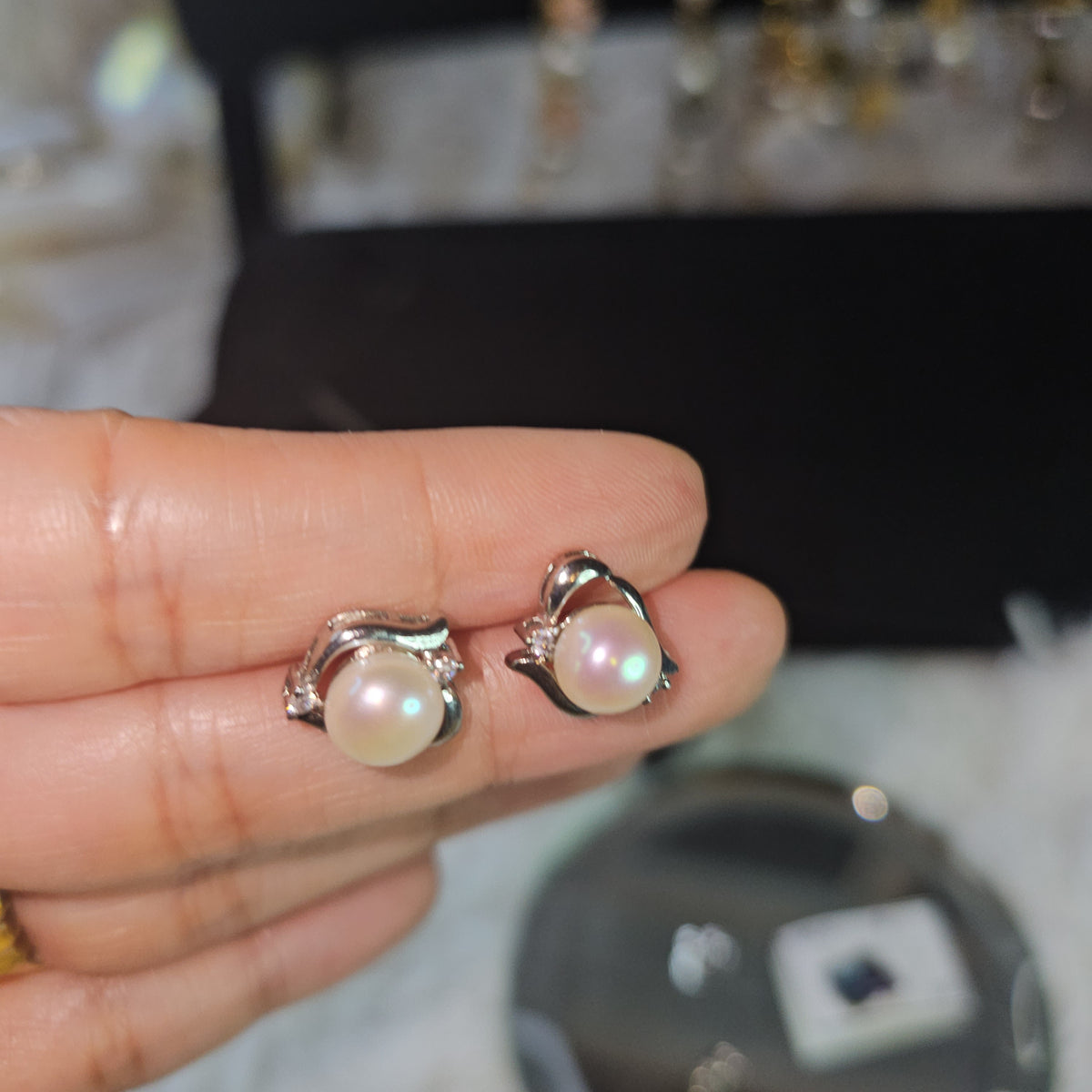 Stud Earrings in Fresh Water Pearl